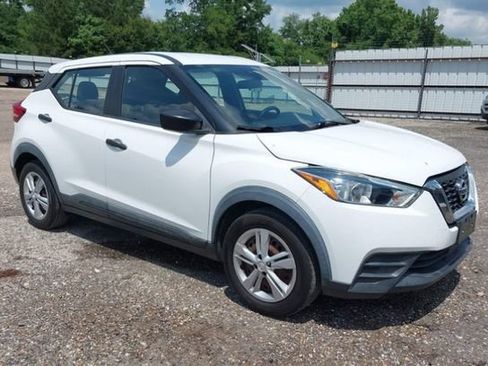 Used 2020 Nissan Kicks S FWD image 1
