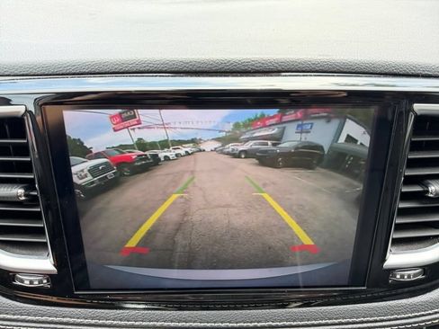 Used 2024 Chrysler Pacifica Limited FWD image 9