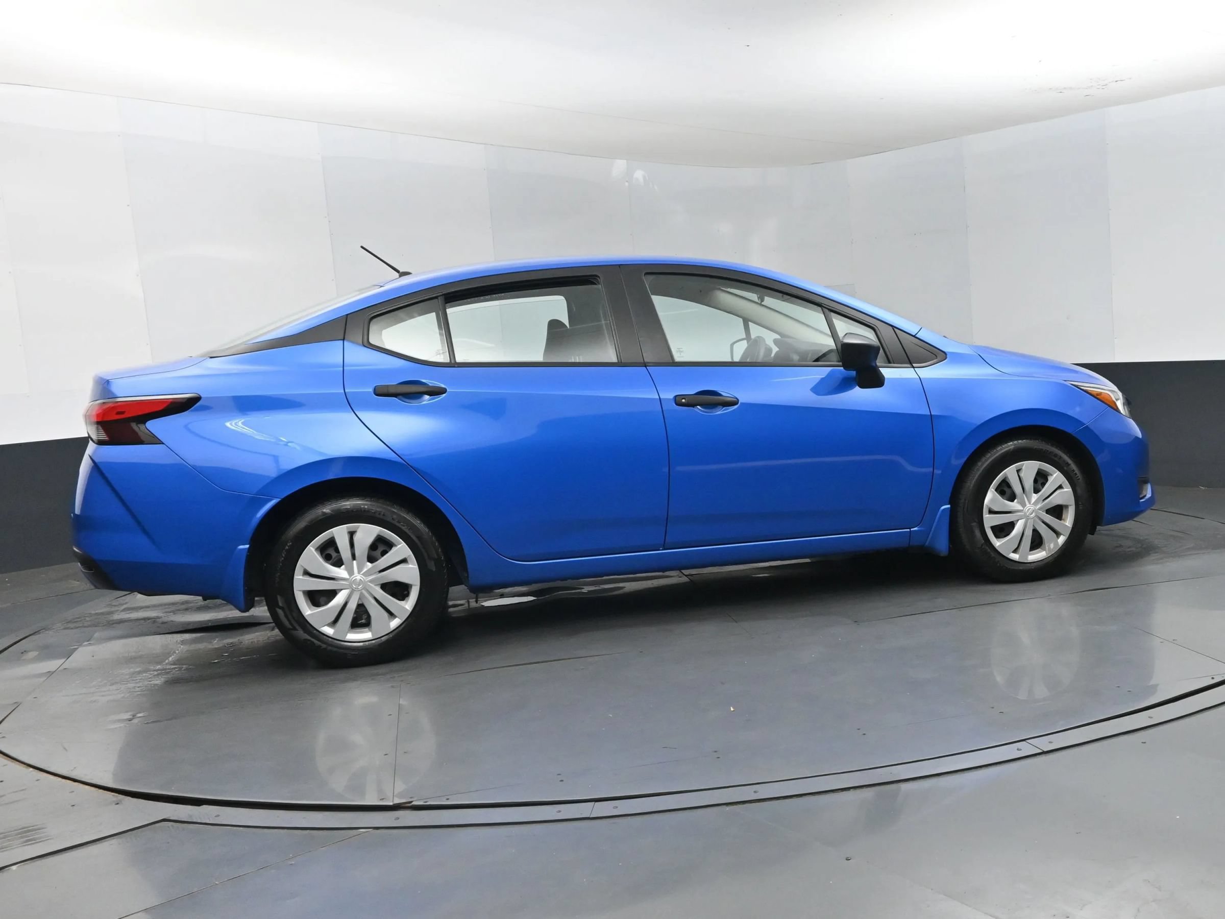 Used 2024 Nissan Versa S w/ Trunk Package FWD image 4