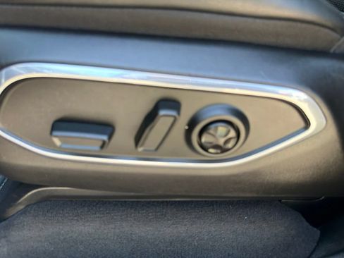 Used 2024 Jeep Wagoneer L Series II RWD image 21