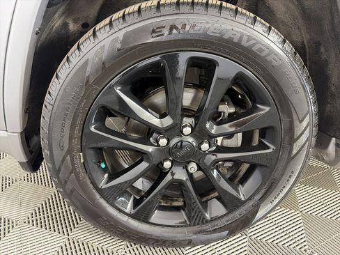 Used 2019 Jeep Grand Cherokee Altitude image 13