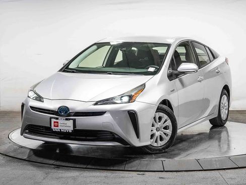 Certified 2019 Toyota Prius L Eco FWD image 1