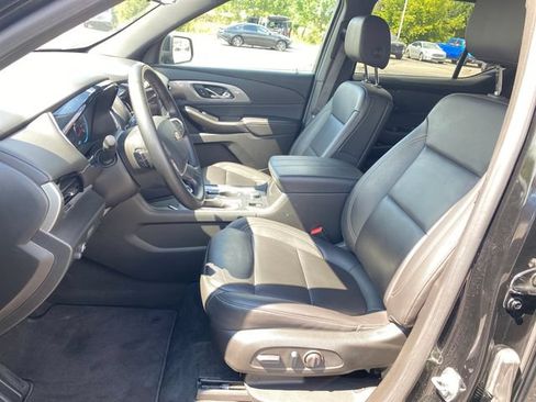 Used 2023 Chevrolet Traverse LT w/ LT Premium Package AWD/4WD image 16
