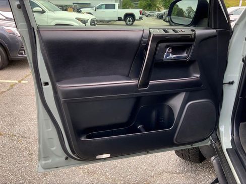 Used 2022 Toyota 4Runner TRD Off-Road Premium w/ Moonroof Package AWD/4WD image 21