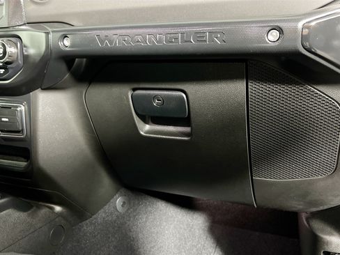 Used 2022 Jeep Wrangler Unlimited Sport AWD/4WD image 33
