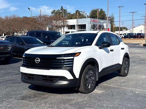 Used 2025 Nissan Kicks S image 3