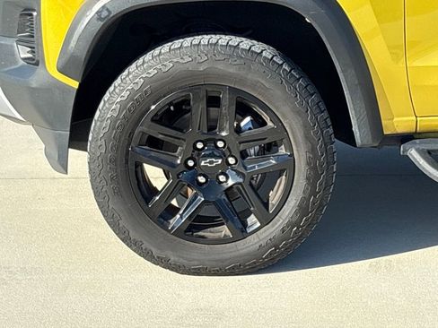 Used 2023 Chevrolet Colorado Trail Boss w/ Technology Package image 11