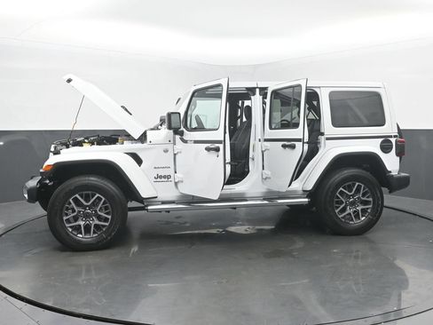 Used 2024 Jeep Wrangler Unlimited Sahara w/ Technology Group AWD/4WD image 58