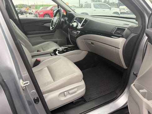 Used 2017 Honda Pilot Touring image 17