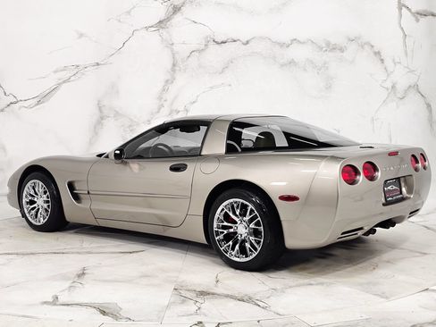 Used 1999 Chevrolet Corvette Coupe w/ Performance Handling Pkg RWD image 10