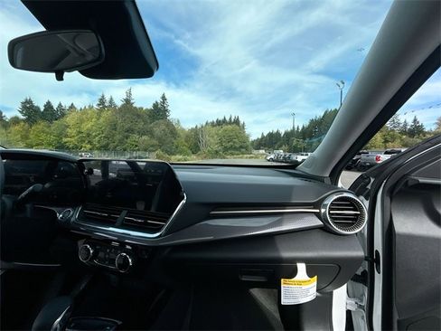 New 2026 Chevrolet Trax ACTIV w/ Sunroof Package image 28