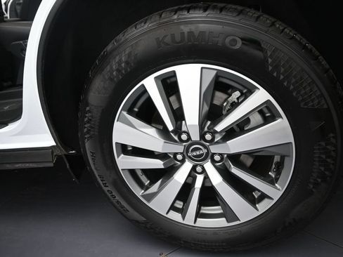 Used 2025 Nissan Pathfinder SL w/ Black Appearance Package AWD/4WD image 43