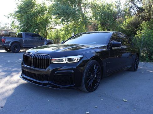 Used 2020 BMW 740i w/ M Sport Package RWD image 3