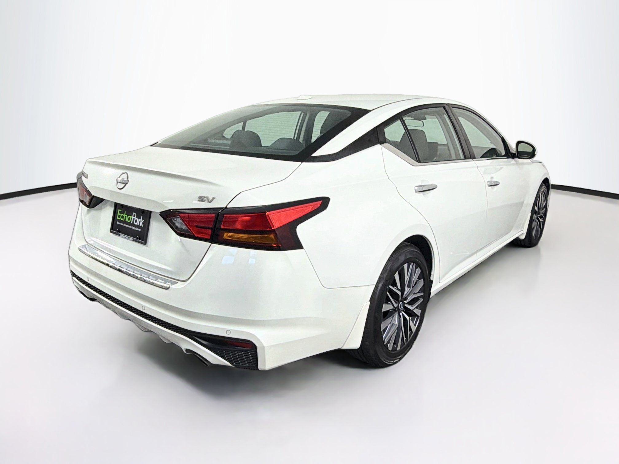 Used 2023 Nissan Altima 2.5 SV w/ SV Premium Package FWD image 9