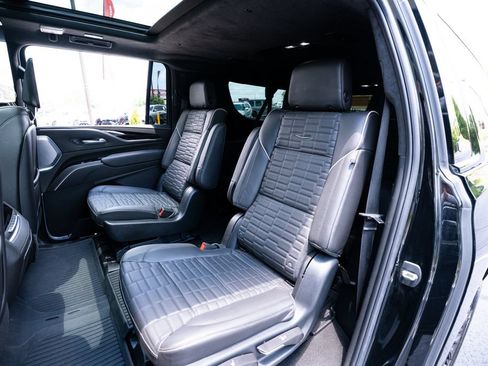 Used 2023 Cadillac Escalade ESV V w/ LPO, ONYX Package AWD/4WD image 48