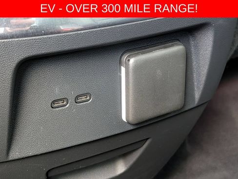 Used 2026 Cadillac Vistiq Sport w/ LPO, Floor Liner Package AWD/4WD image 30