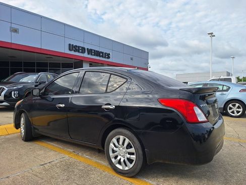Used 2016 Nissan Versa SV FWD image 7