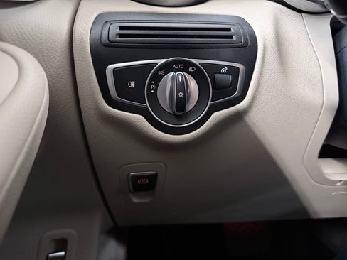 Used 2019 Mercedes-Benz GLC 300 image 24