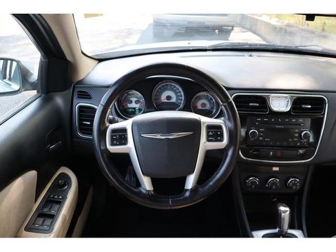 Used 2011 Chrysler 200 Touring image 9