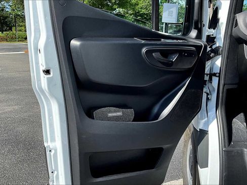 Used 2025 Mercedes-Benz Sprinter 2500 image 13
