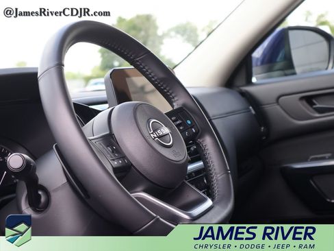 Used 2025 Nissan Pathfinder SV FWD image 26