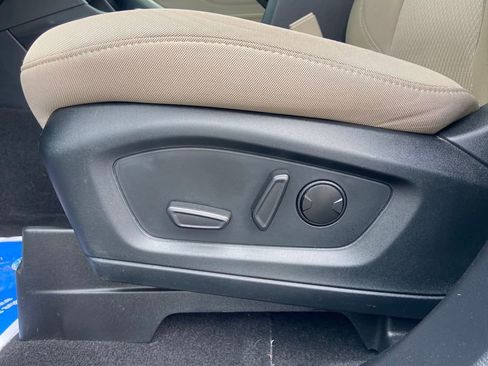 Used 2022 Ford Explorer XLT image 11