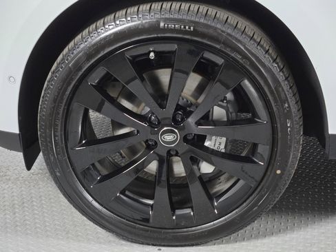 New 2025 Land Rover Range Rover Sport SE image 9