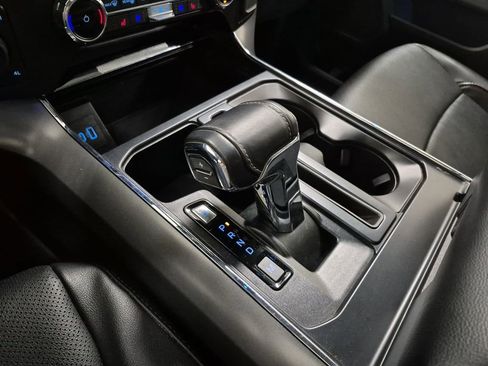 Used 2022 Ford F150 Lariat w/ Trailer Tow Package image 16