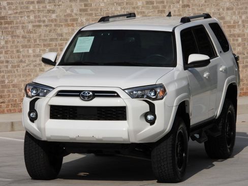 Used 2021 Toyota 4Runner SR5 AWD/4WD image 24