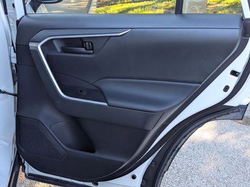 Used 2022 Toyota RAV4 LE image 26