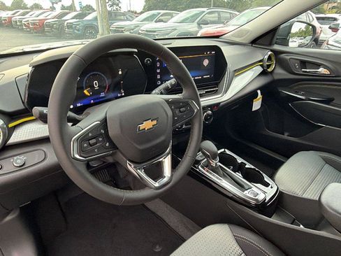 New 2026 Chevrolet Trax LT w/ Driver Confidence Package FWD image 3