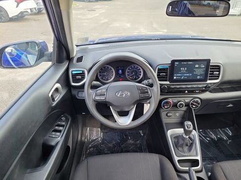 Used 2020 Hyundai Venue SE FWD image 11