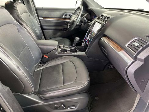 Used 2018 Ford Explorer Limited image 12