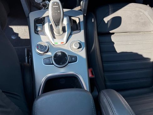 Used 2023 Alfa Romeo Stelvio Veloce AWD/4WD image 19