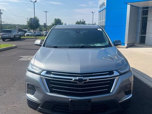 Used 2023 Chevrolet Traverse LT w/ LT Premium Package AWD/4WD image 2