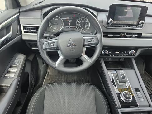 Used 2024 Mitsubishi Outlander ES FWD image 9