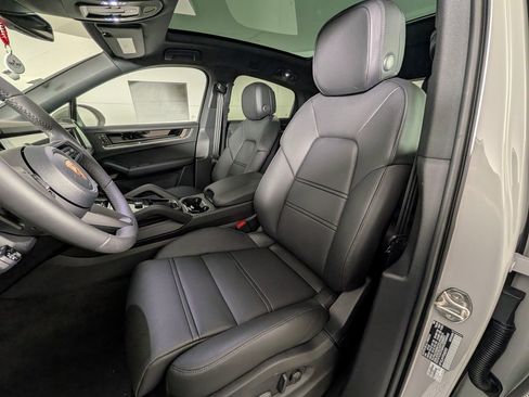New 2026 Porsche Cayenne S image 5