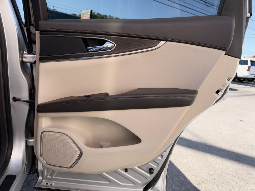 Used 2018 Lincoln MKX Reserve FWD image 25