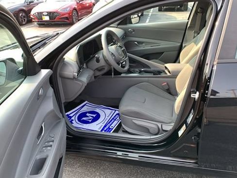 Used 2023 Hyundai Elantra SE FWD image 10