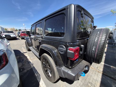 Used 2023 Jeep Wrangler Unlimited Sahara w/ Cold Weather Group image 27