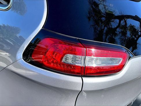 Used 2017 Jeep Cherokee Limited image 29