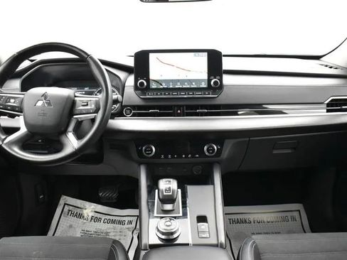 Used 2024 Mitsubishi Outlander FWD image 19