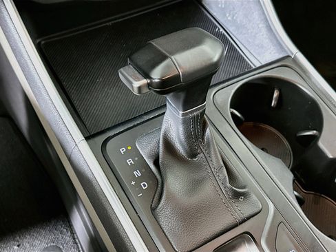 Used 2025 Kia Carnival FWD image 25