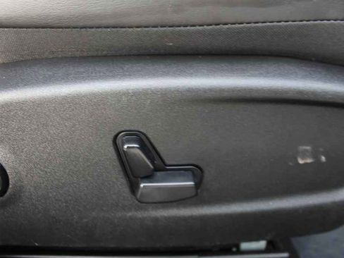 Used 2019 Chrysler 300 Touring L w/ Quick Order Package 22F image 29