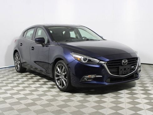 Used 2018 MAZDA MAZDA3 Grand Touring w/ Premium Equipment Package FWD image 33