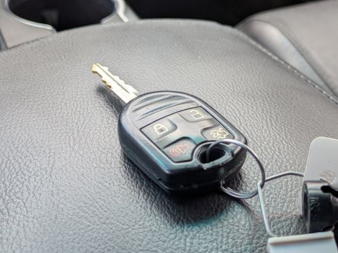 Used 2015 Ford Explorer XLT w/ Equipment Group 202A FWD image 34