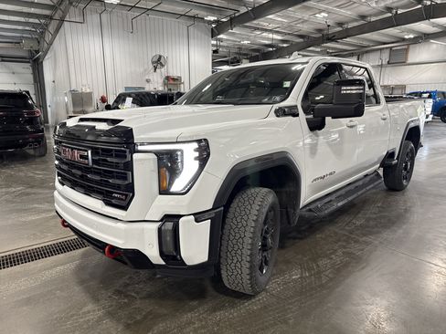 Used 2024 GMC Sierra 2500 AT4 AWD/4WD image 7