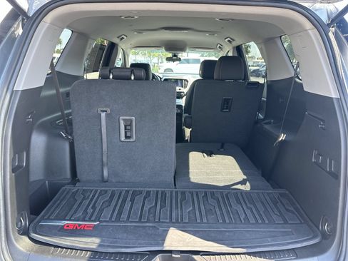 Used 2023 GMC Acadia SLE FWD image 33