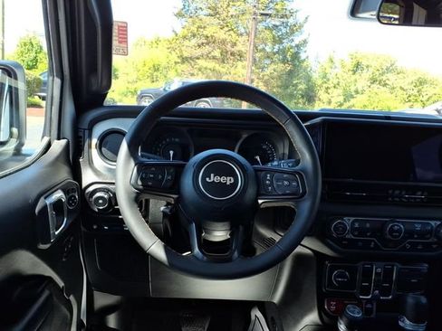 Used 2024 Jeep Wrangler Unlimited AWD/4WD image 20