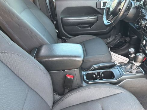 Used 2022 Jeep Wrangler Sport AWD/4WD image 22